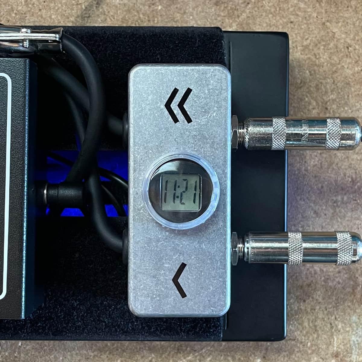 Signal router input box with a digital clock